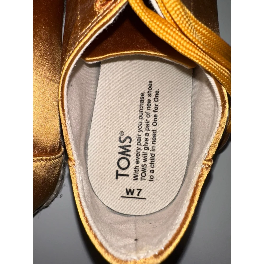 Women's TOMS Gold Satin Espadrille Sneakers US 7 with Beige Jute Sole - Picture 2 of 16